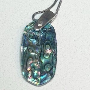 Kendra Scott Inez Long Pendant Necklace
In Abalone Shell / Silver NWT